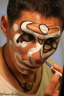  Maquillage avant de monter sur la scène de l'Opéra de Pékin.